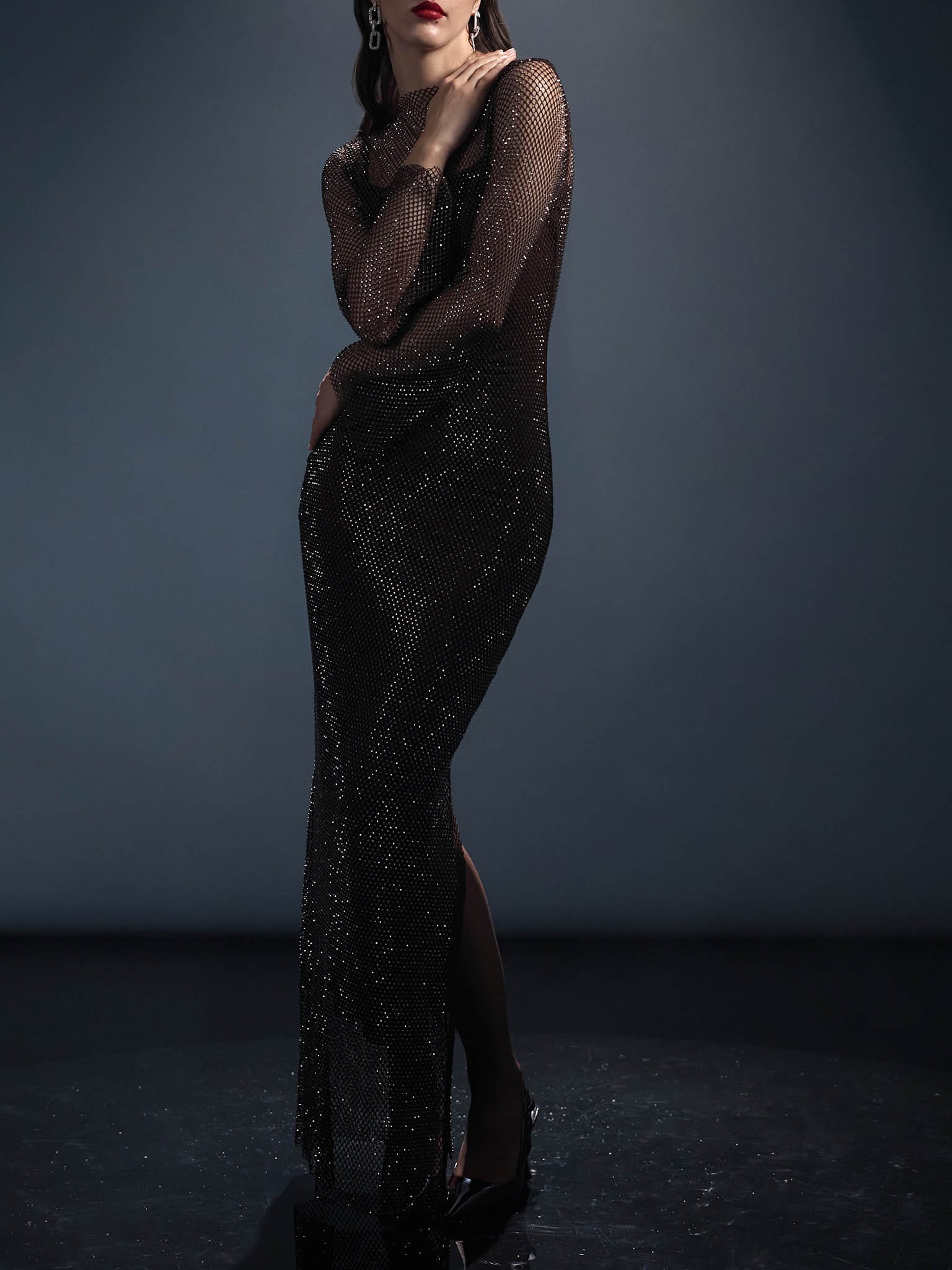 Платье-сетка макси с однотонным подкладом