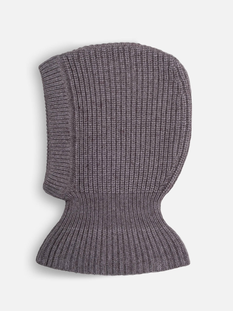 Капор из вязаного трикотажа с деталями в рубчик