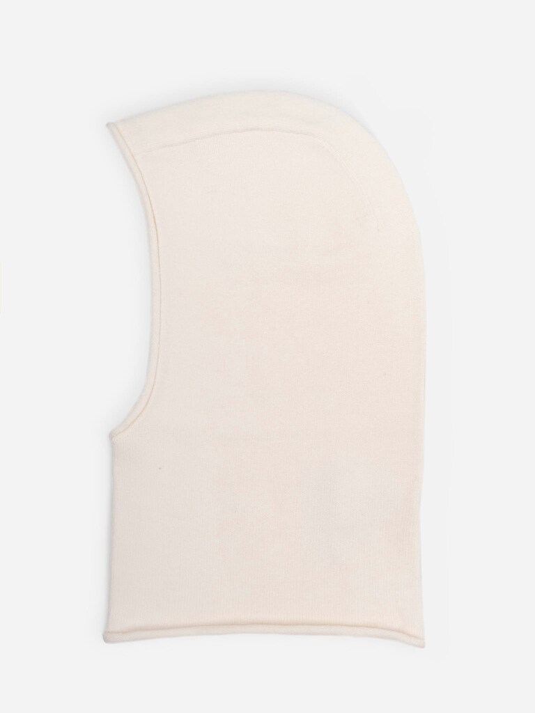 Капор гладкой вязки из пряжи с шерстью