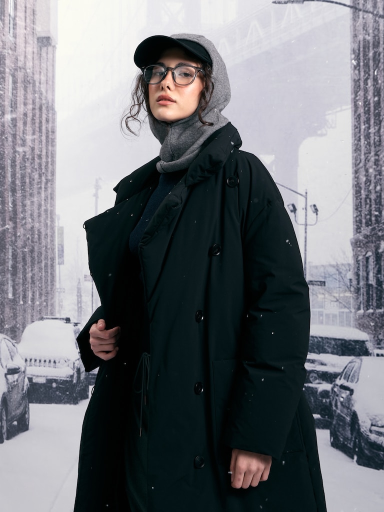 Smooth knitted bonnet made from woolen yarn