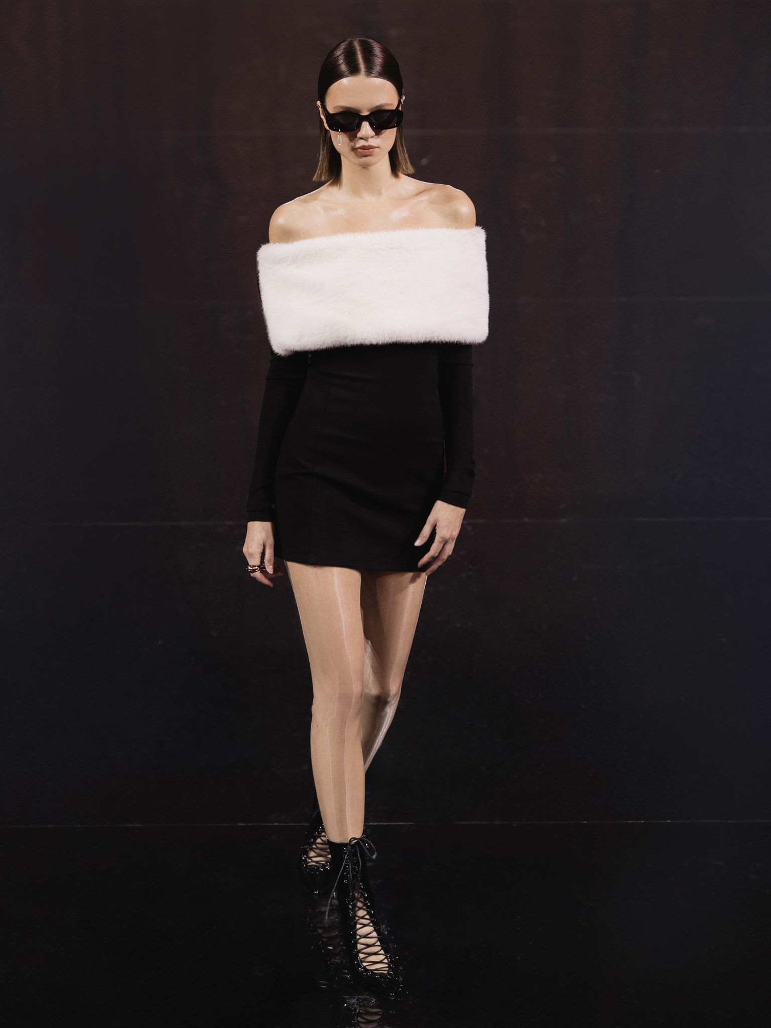 Mini dress with open shoulders and eco-fur decor on the bodice