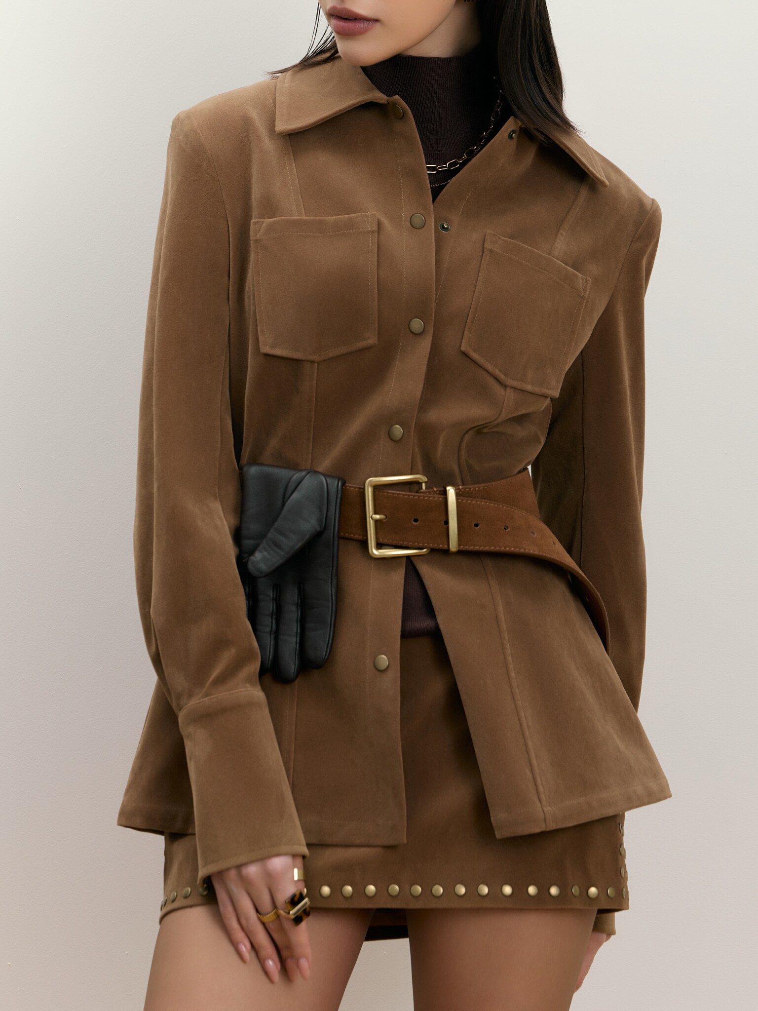 Chemise ajustée et évasée en éco-suède