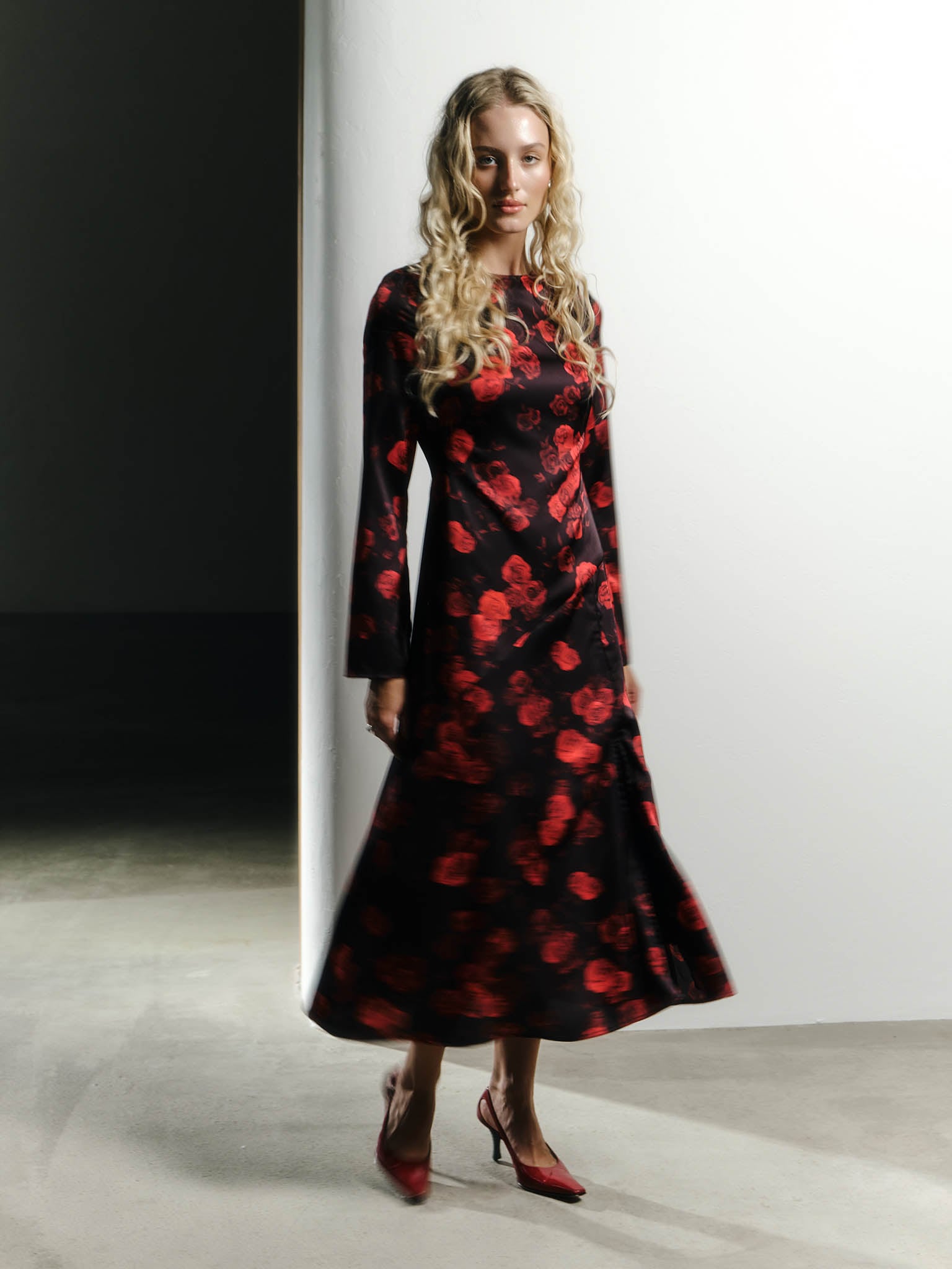 Midi dress in lightweight fabric with floral print