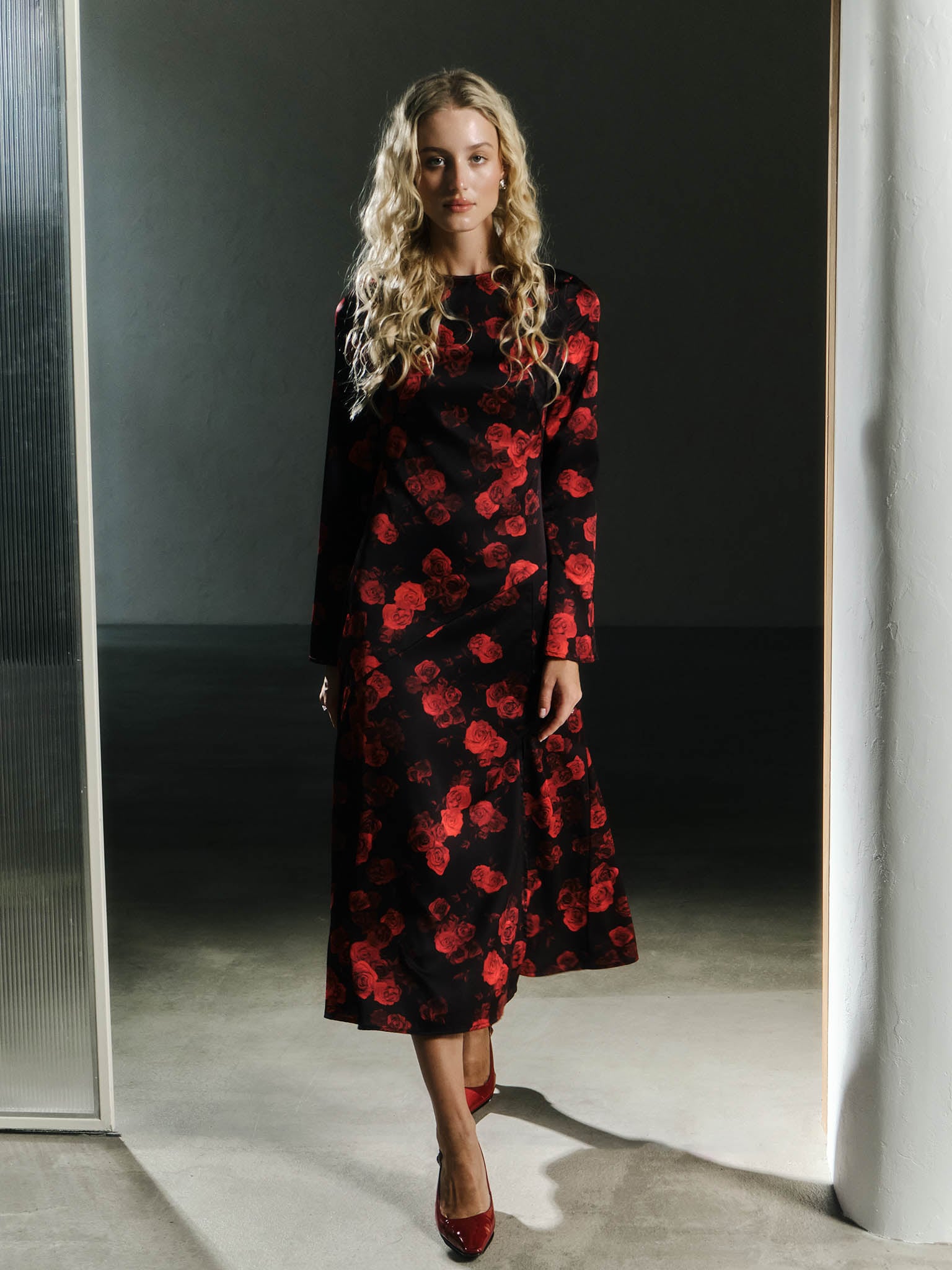 Midi dress in lightweight fabric with floral print