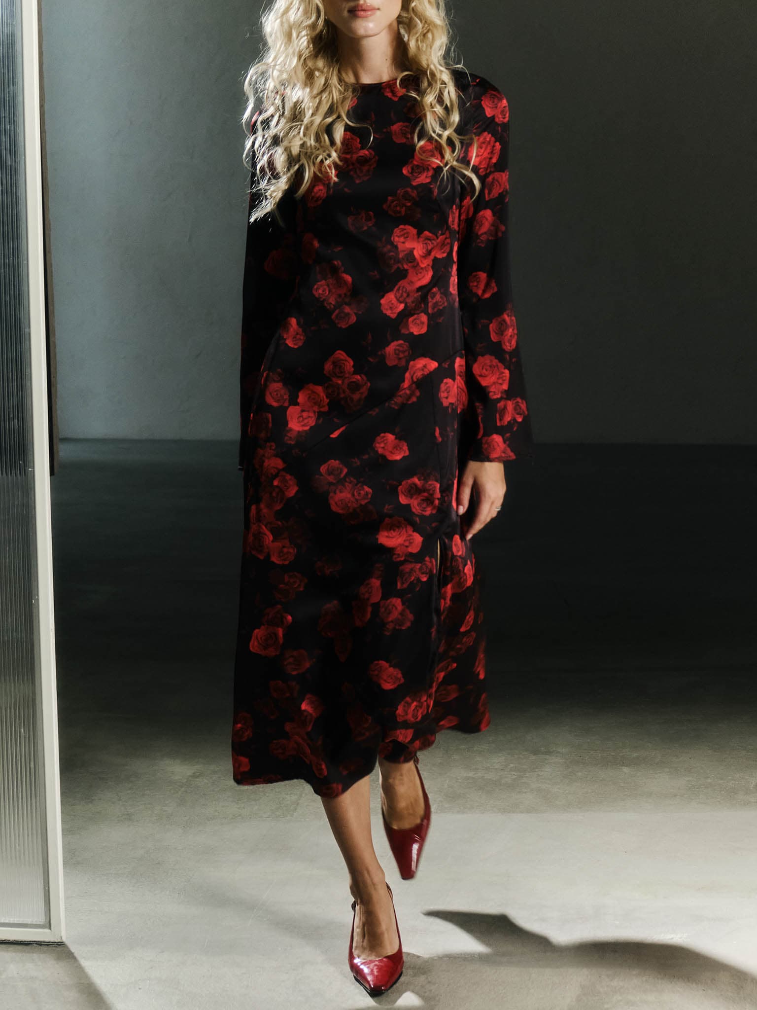 Midi dress in lightweight fabric with floral print