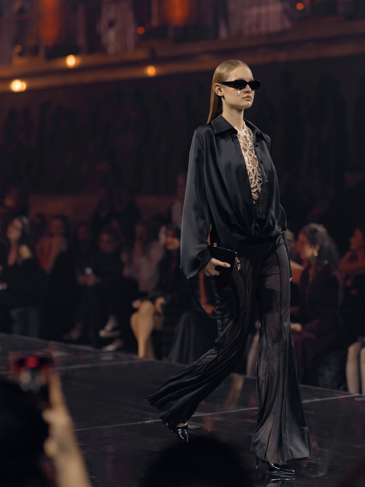 Атласная блуза с объемными рукавами :: LICHI - Online fashion store