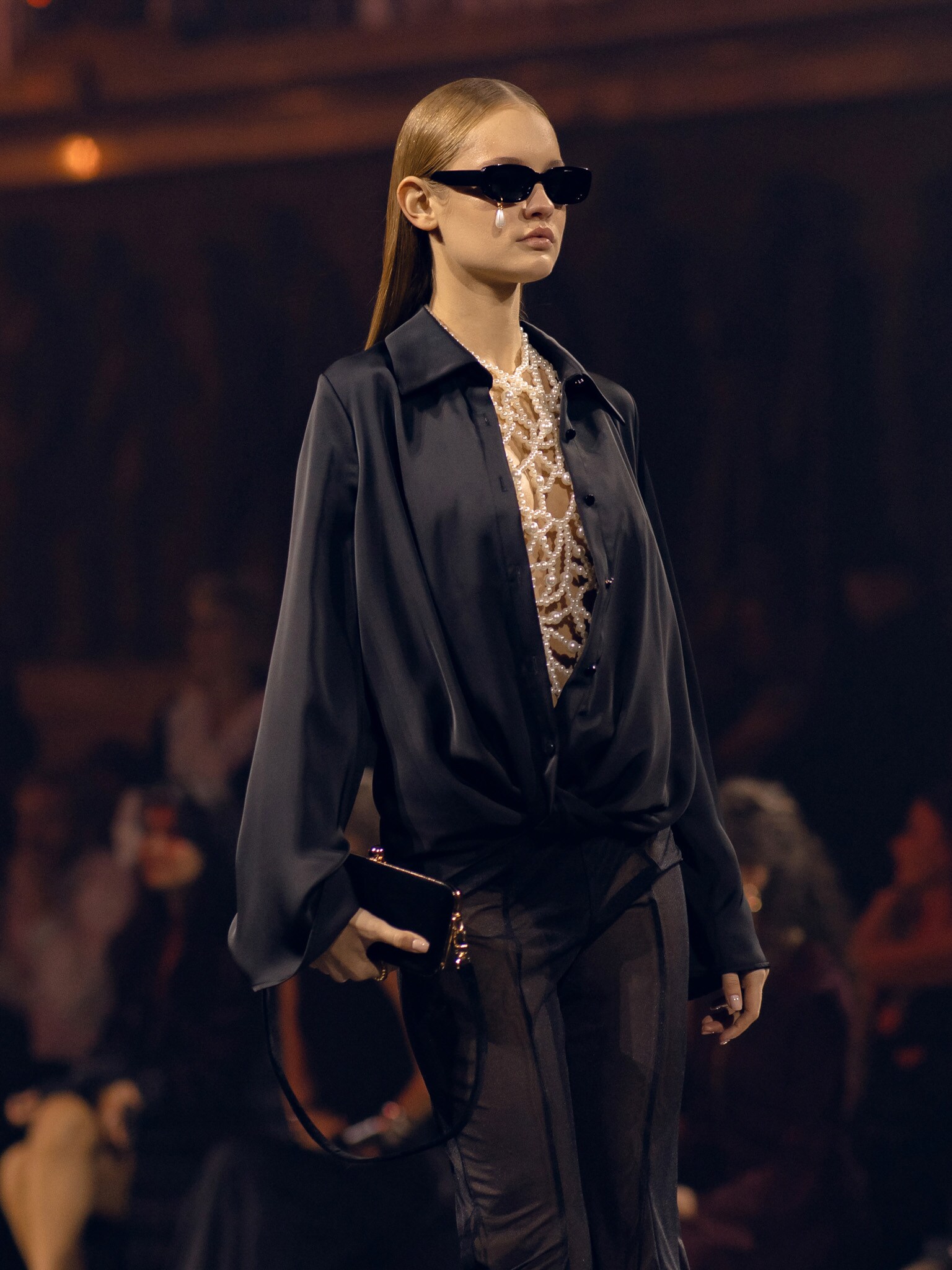 Атласная блуза с объемными рукавами :: LICHI - Online fashion store