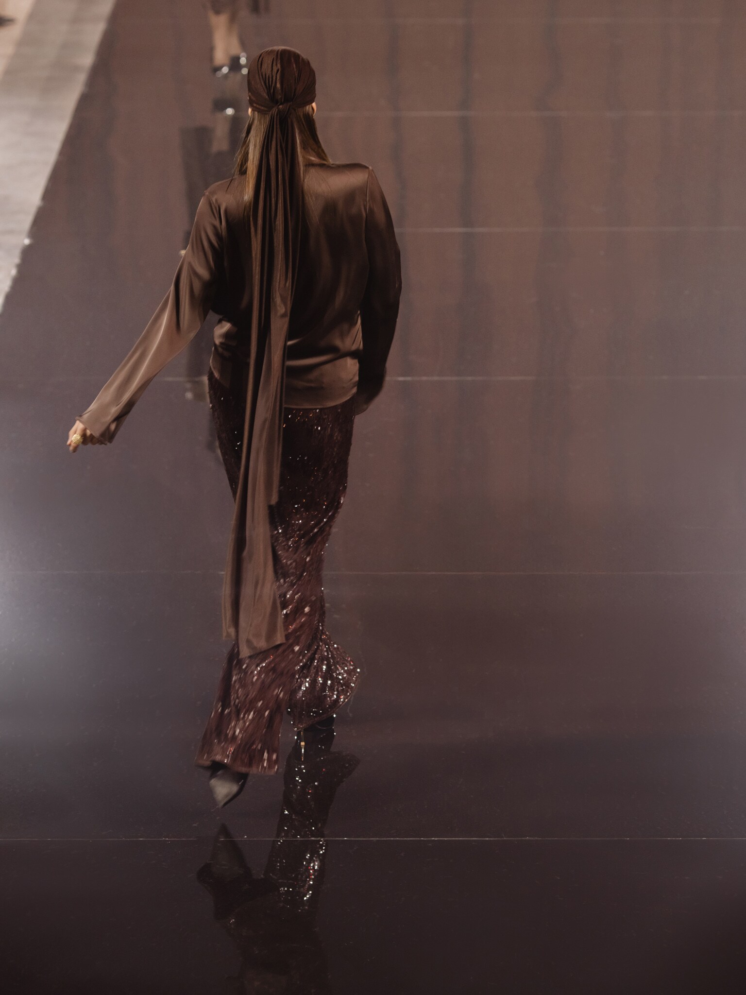 Satinbluse mit voluminösen Ärmeln