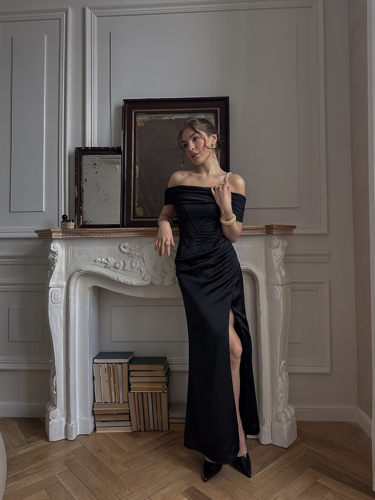 Satin maxi dress with open shoulders and diagonal boning on the bodice