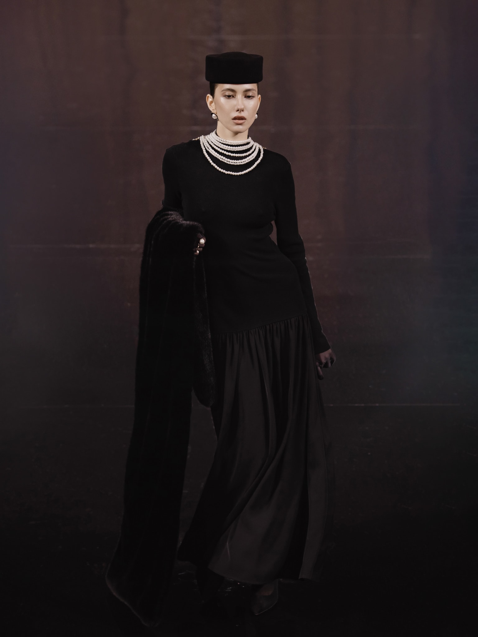 Jersey maxi dress with pearl necklace