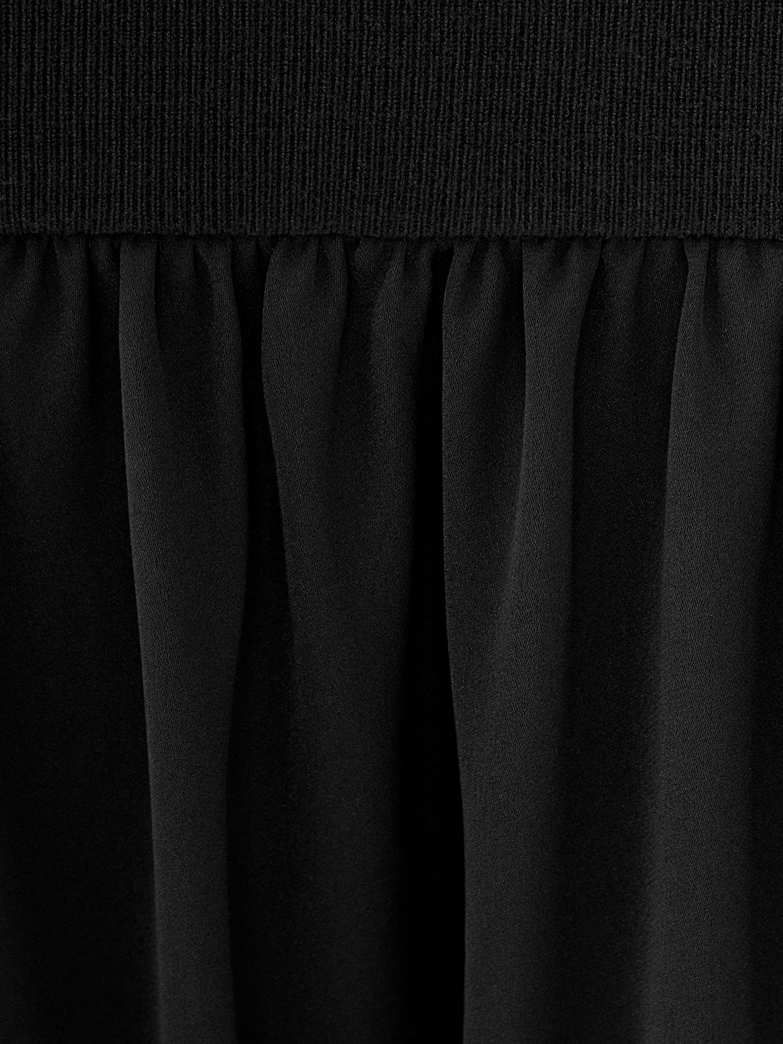 Jersey maxi dress with pearl necklace