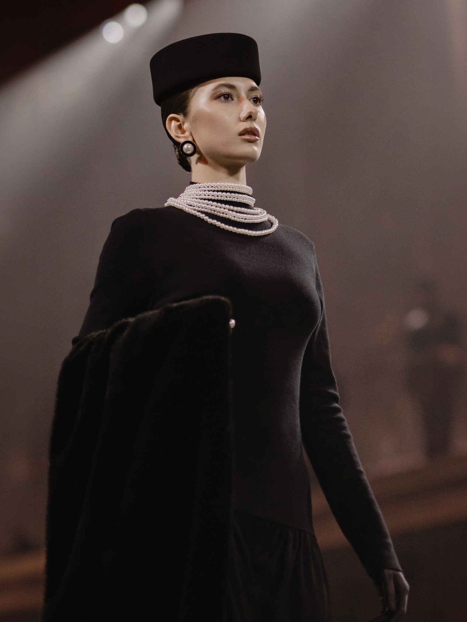 Jersey maxi dress with pearl necklace