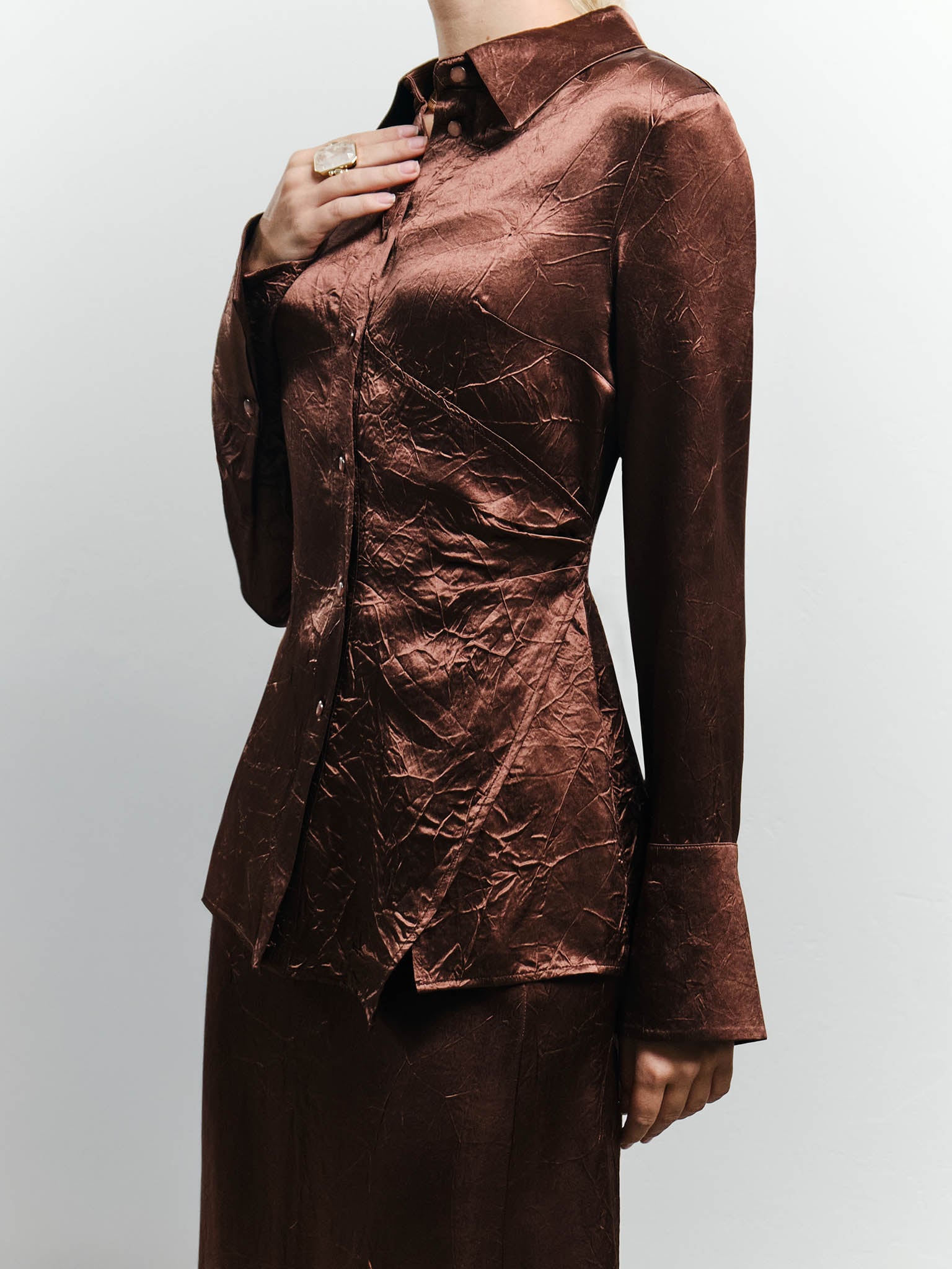 Fitted shirt in crinkled-effect fabric