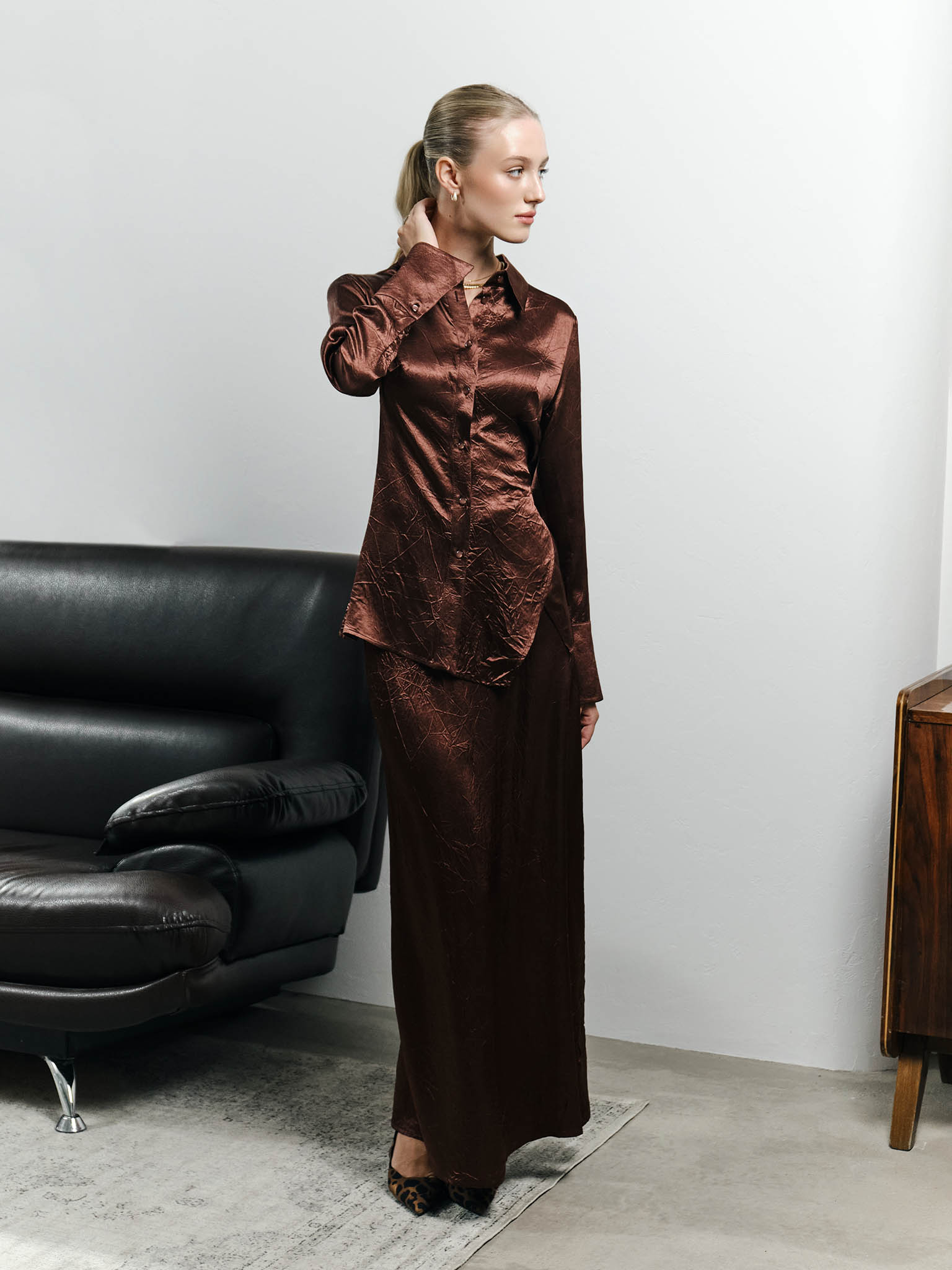 Fitted shirt in crinkled-effect fabric