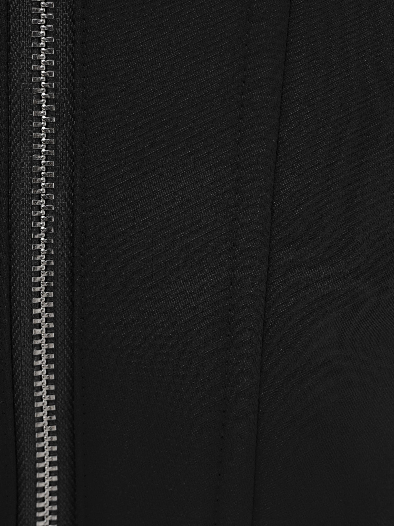 Gorset z gładkiej tkaniny z ozdobnymi kwiatami