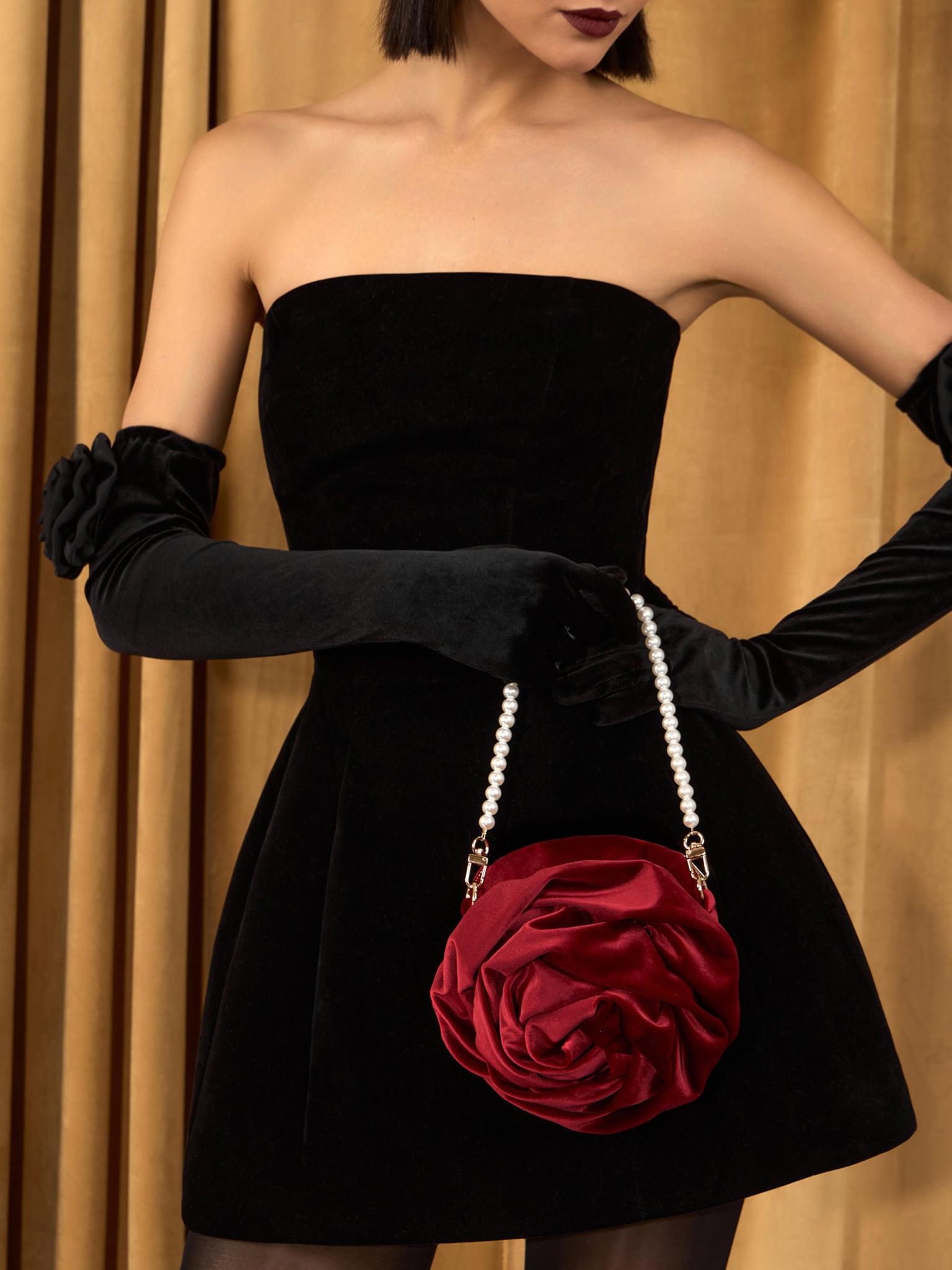 Velvet flower-shaped bag with pearl handle