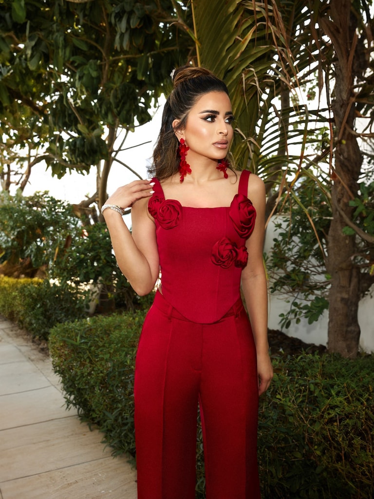 Corset en tissu lisse avec fleurs décoratives