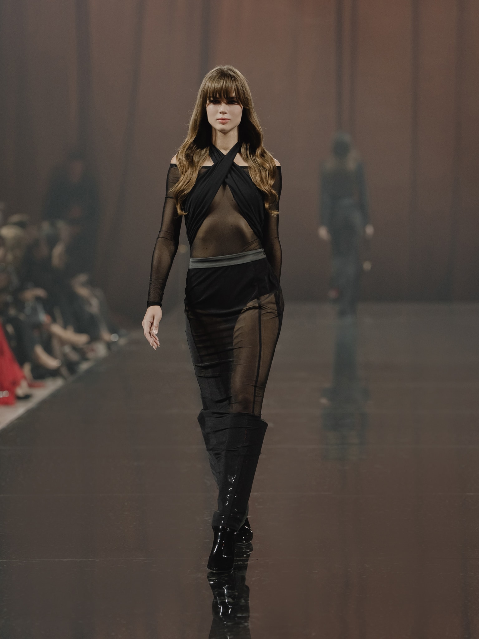 Полупрозрачное боди с плотной вставкой на груди