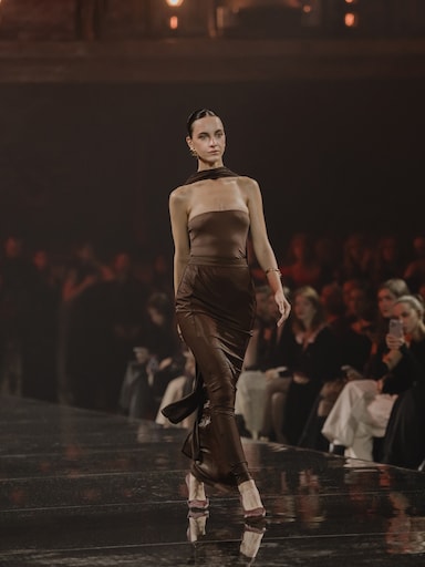 Коричневый