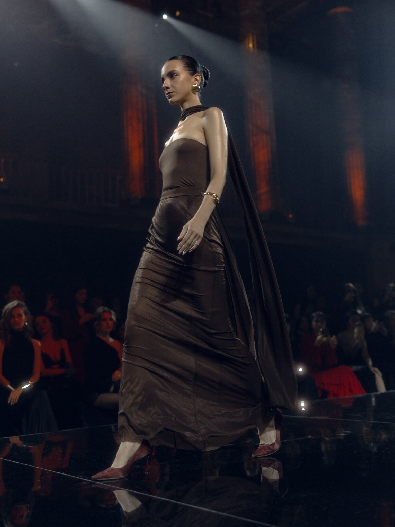 Боди с открытыми плечами