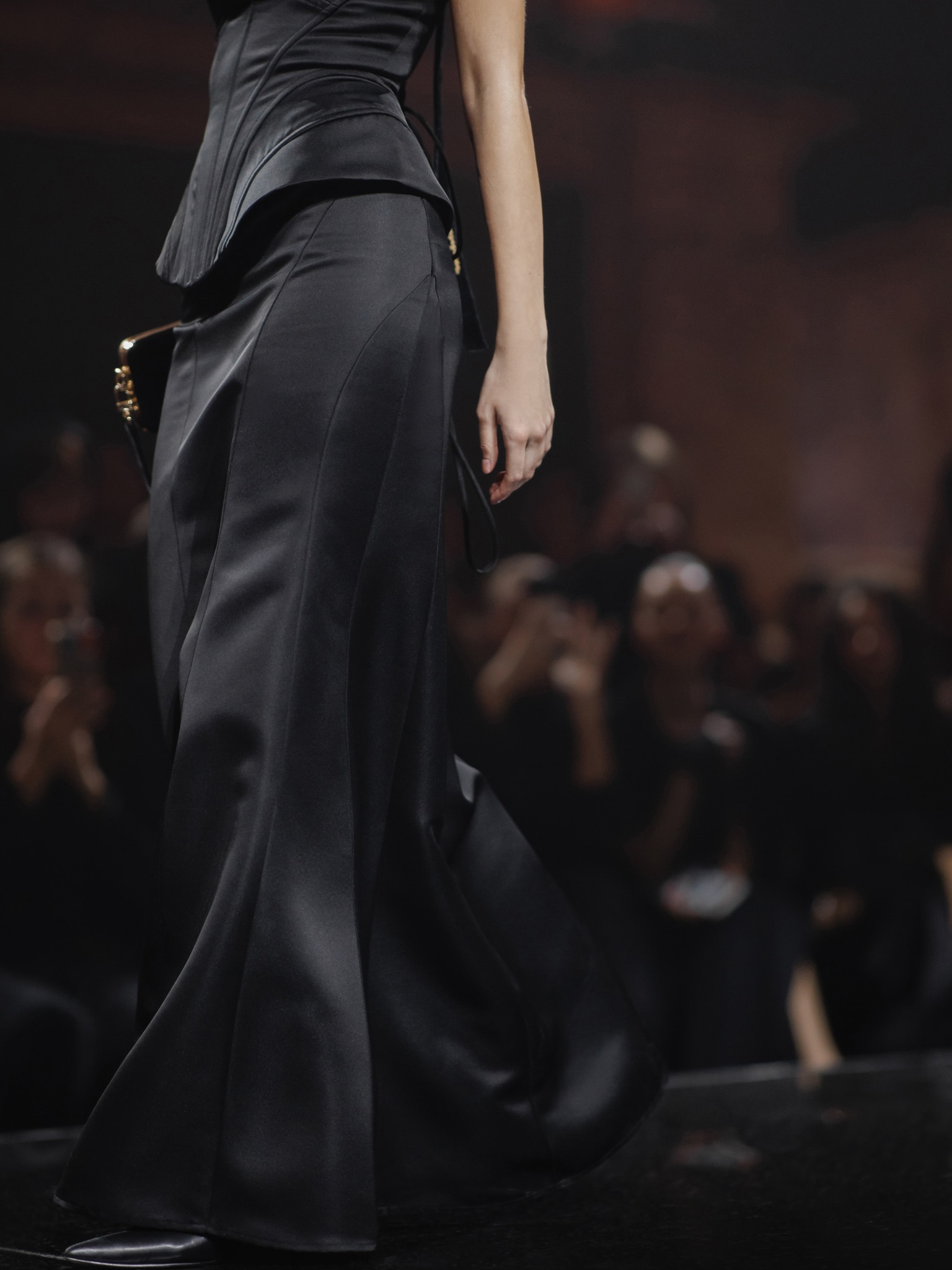 Maxirock mit enger Passform an den Hüften