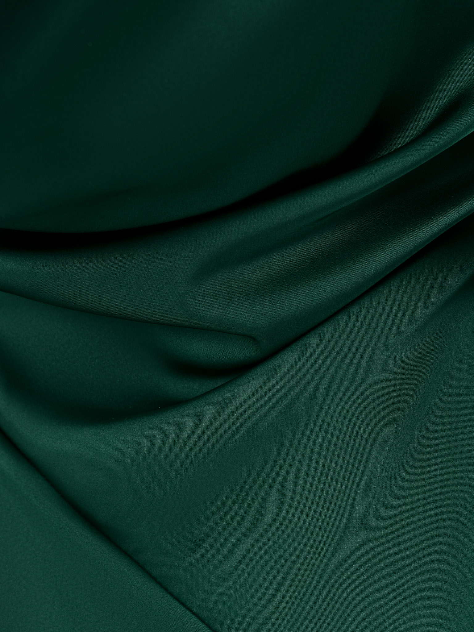 Атласное платье макси с открытой спиной