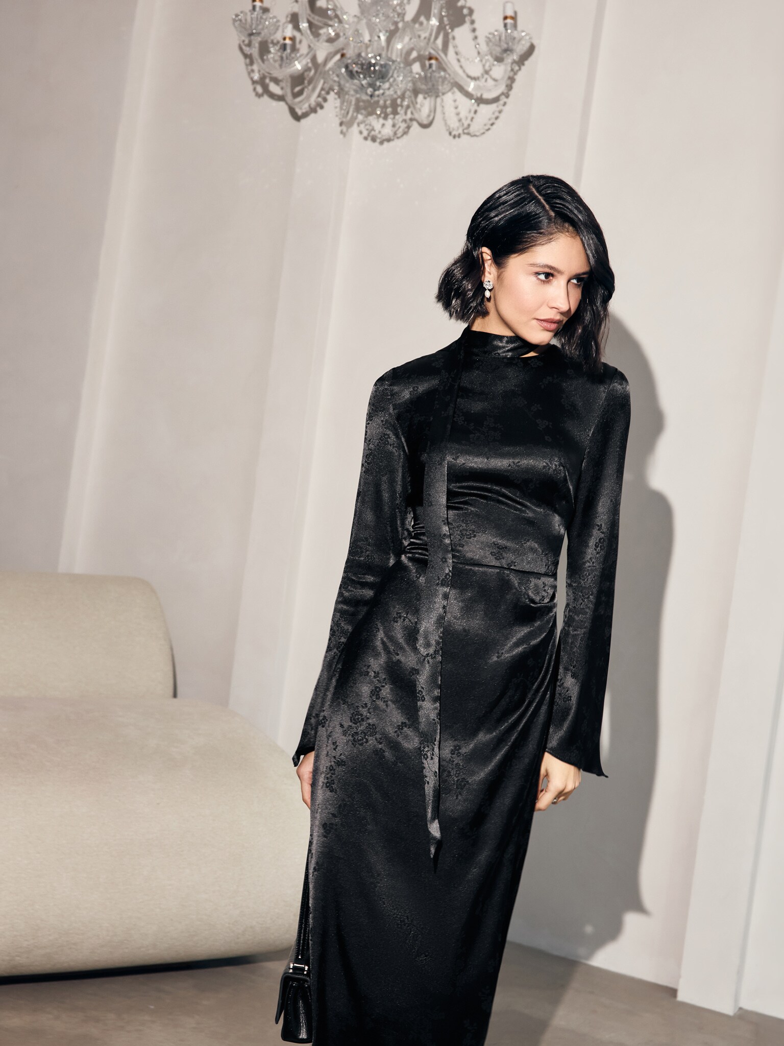 Платье макси из атласа с орнаментом :: LICHI - Online fashion store