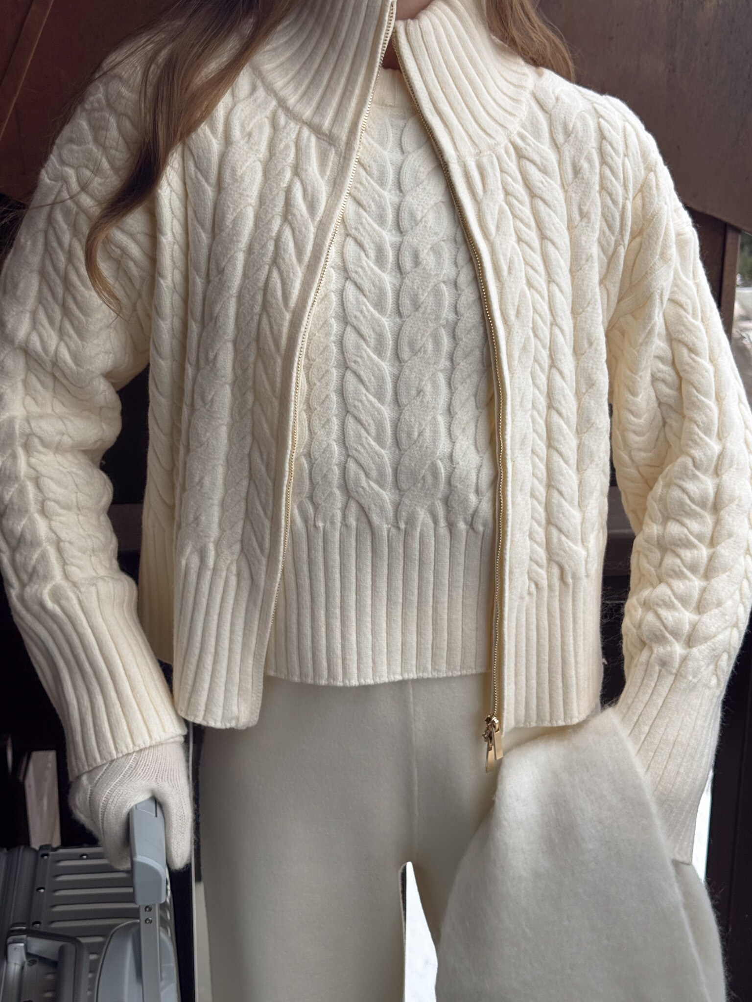 Cable-knit cardigan with zip fastening