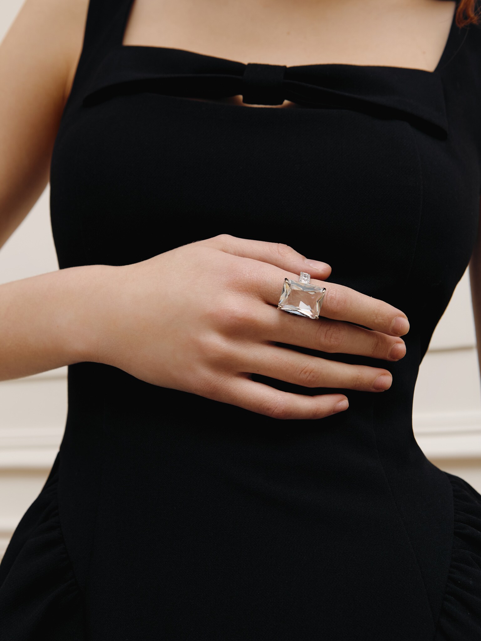 Перстень с прозрачным камнем