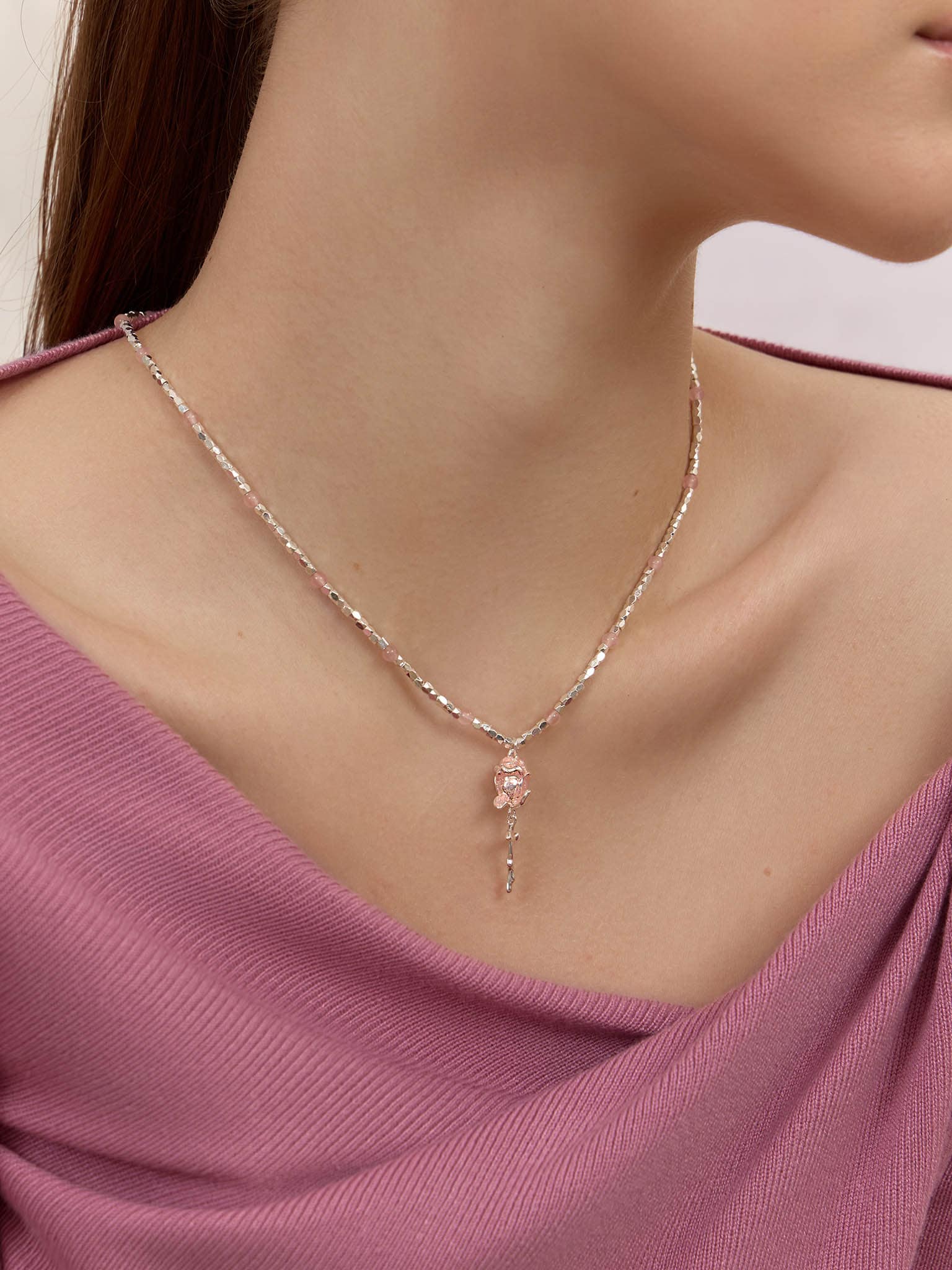 Collier avec pendentif en forme de fleur