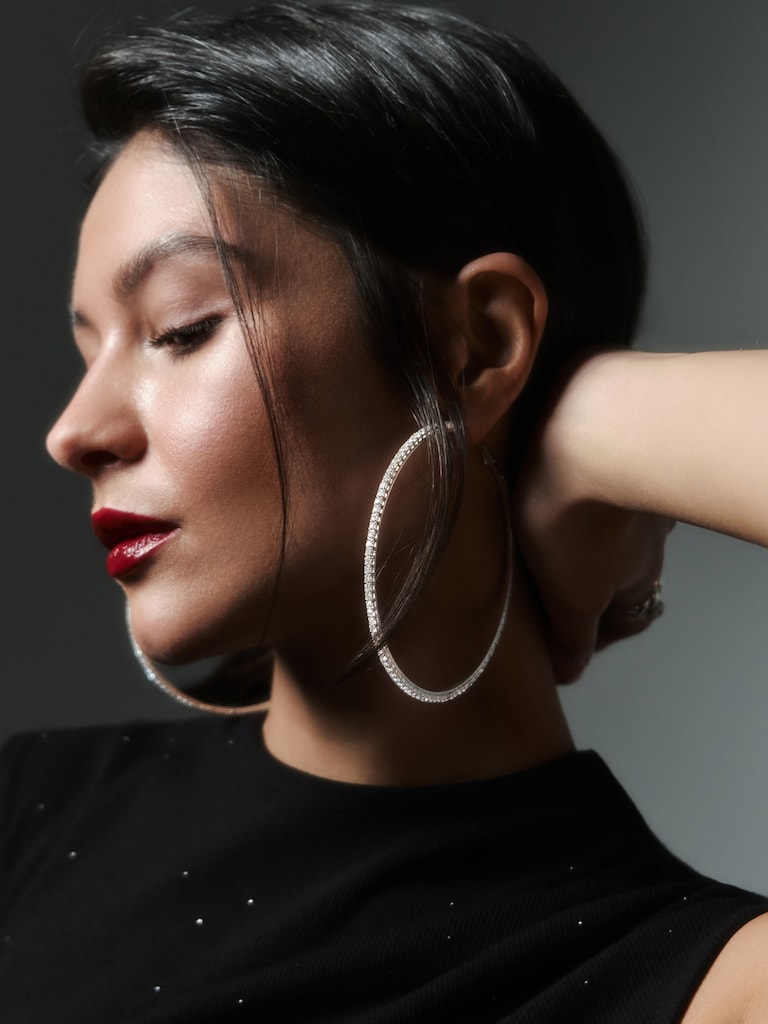 Объемные серьги-кольца из страз