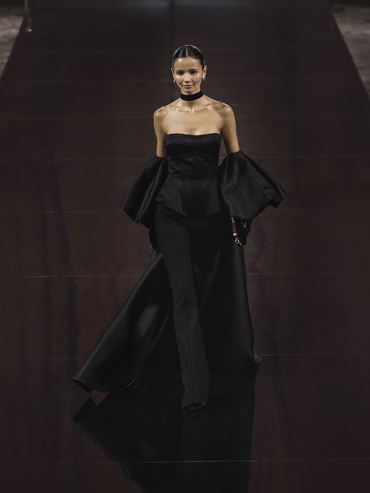 Satin cape with gloves