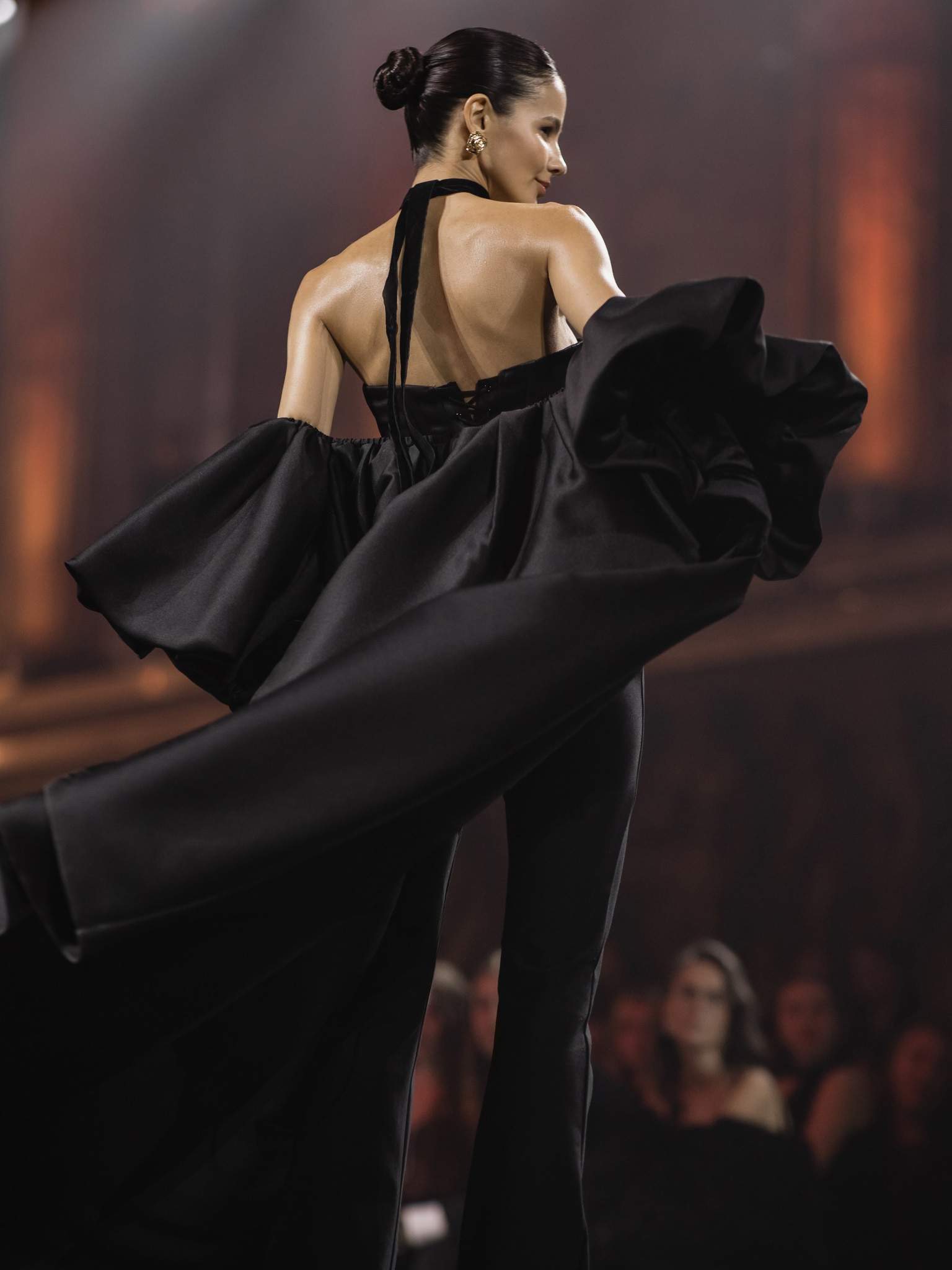 Satin cape with gloves