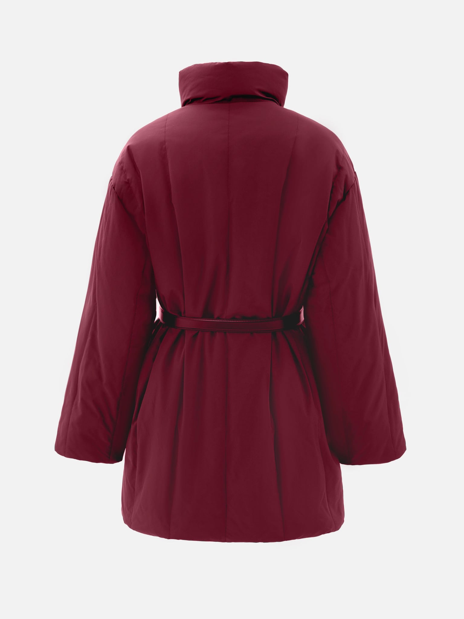 Короткий пуховик с высоким воротником и ремнем из кожи