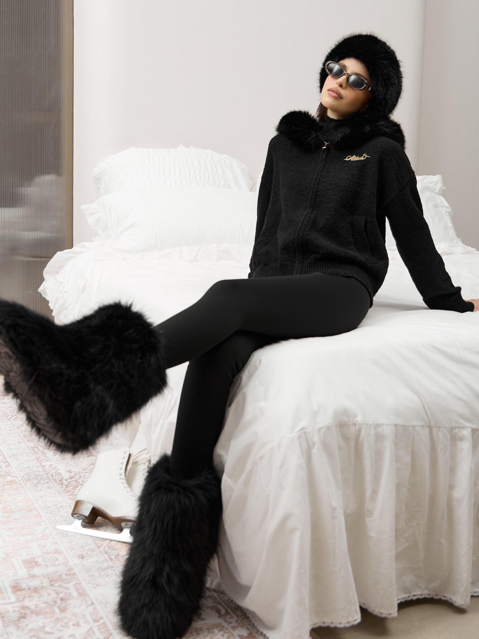 Zip-up cardigan with fur collar