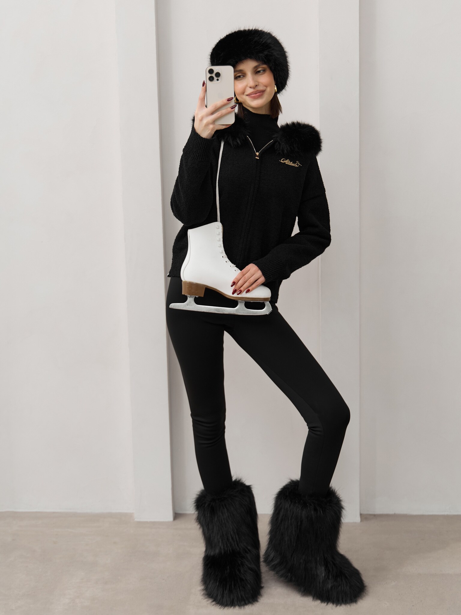Zip-up cardigan with fur collar
