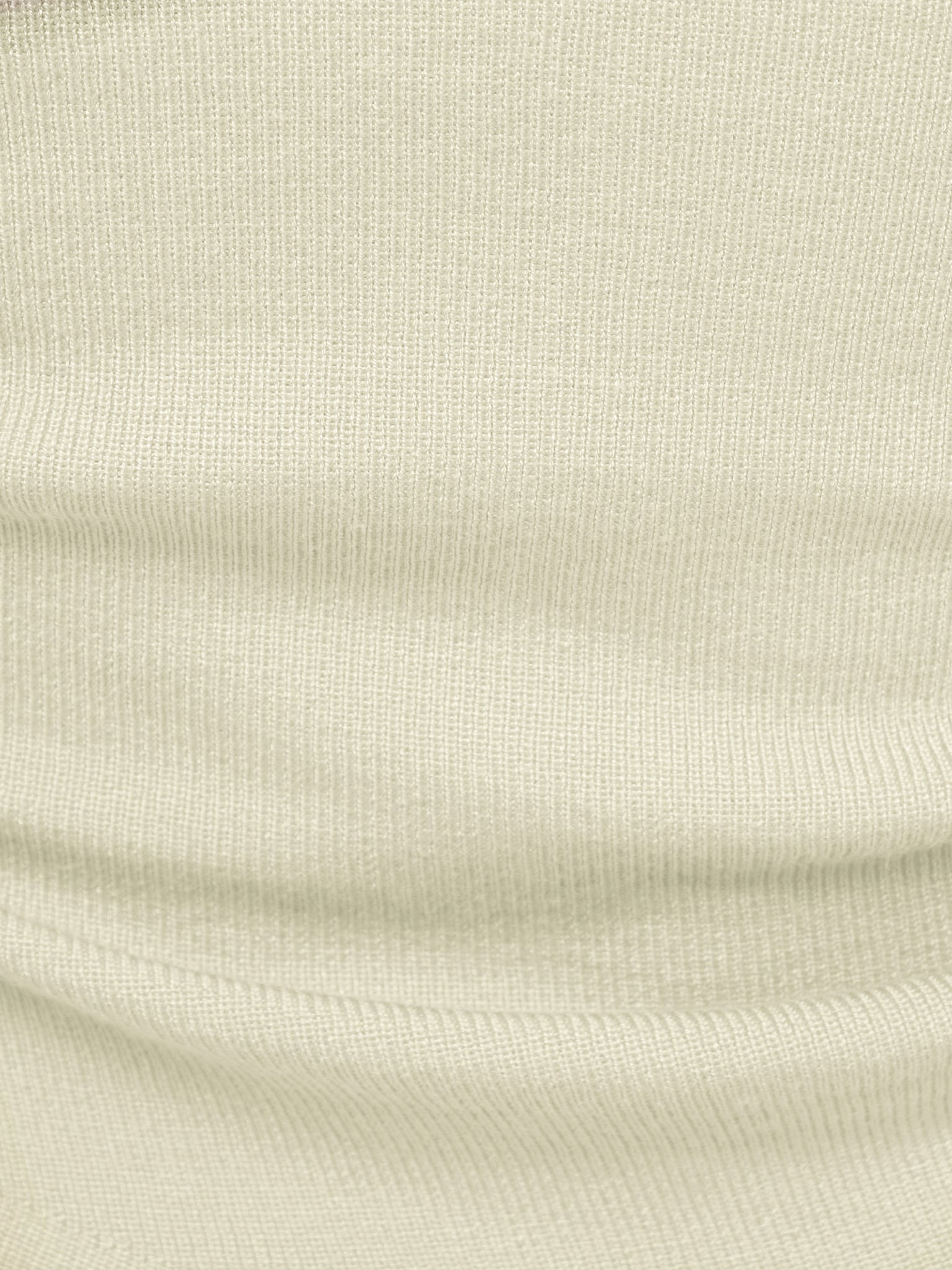 Трикотажный лонгслив с драпировкой на плече