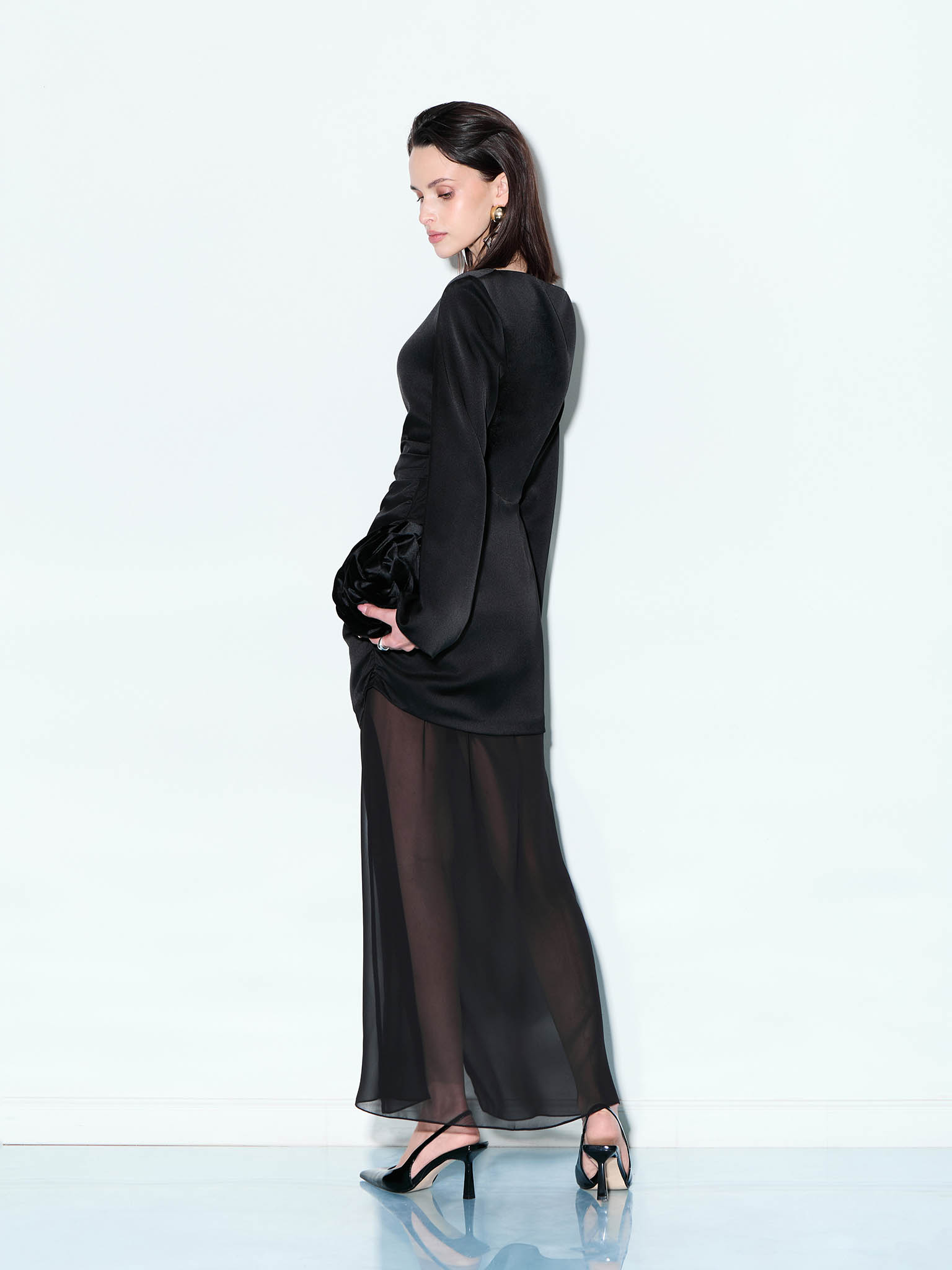 Атласное платье мини с полупрозрачной юбкой :: LICHI - Online fashion store