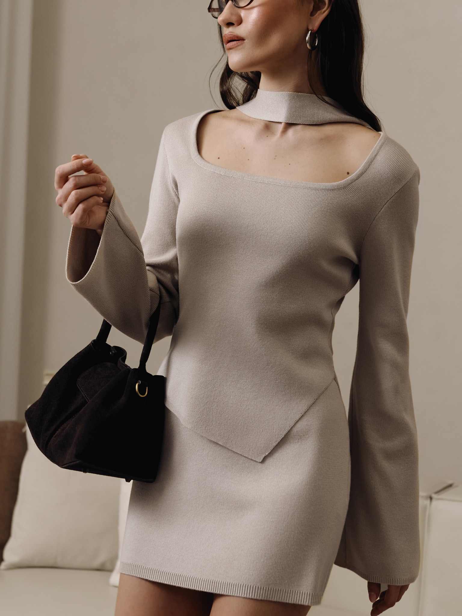 Oberteil aus Jersey mit asymmetrischer Kante und Schal