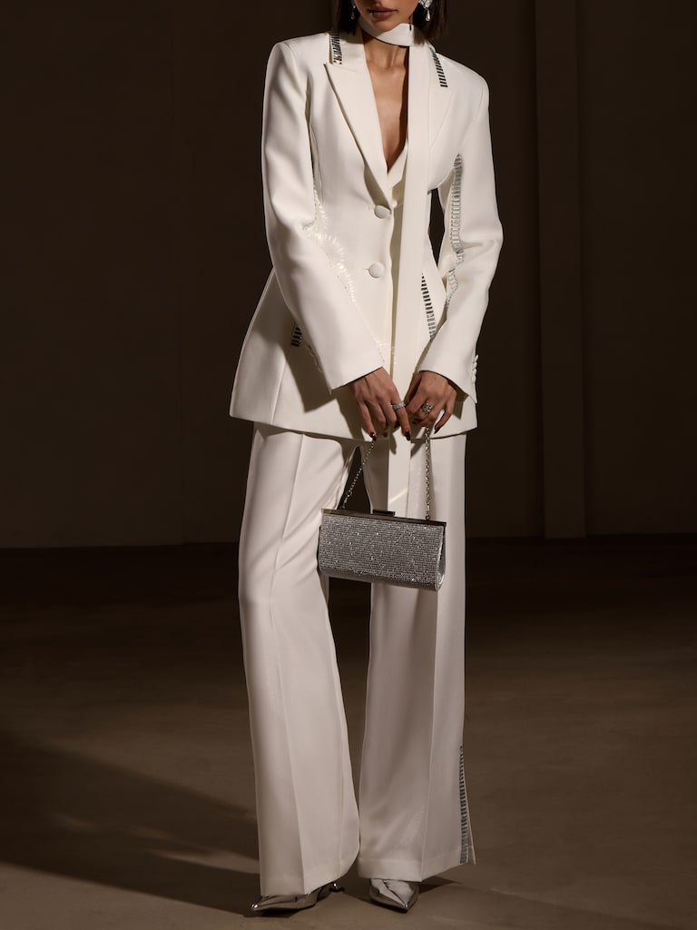 Pantalon avec fentes sur les jambes et décorations argentées