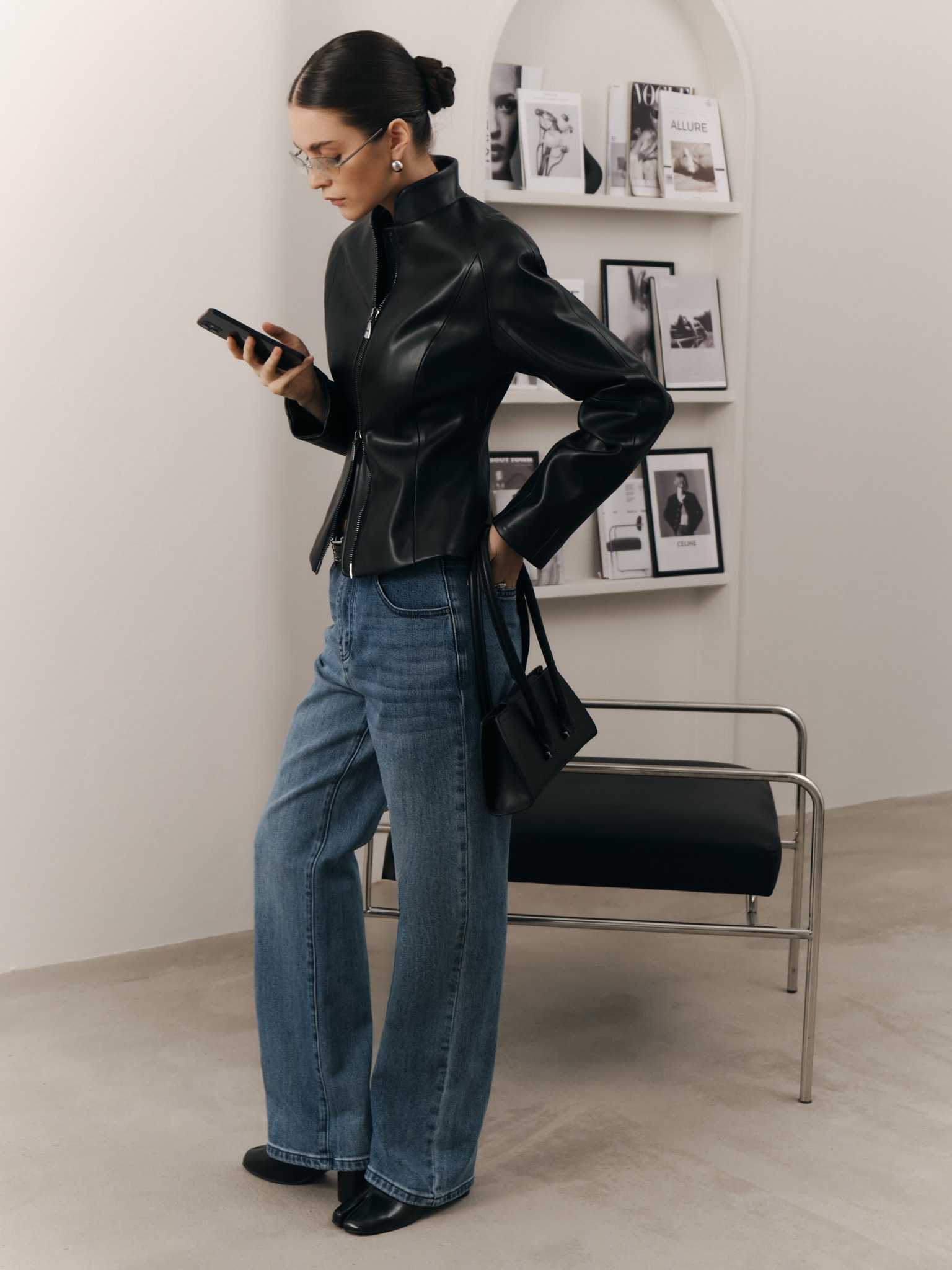 Приталенная куртка из матовой экокожи