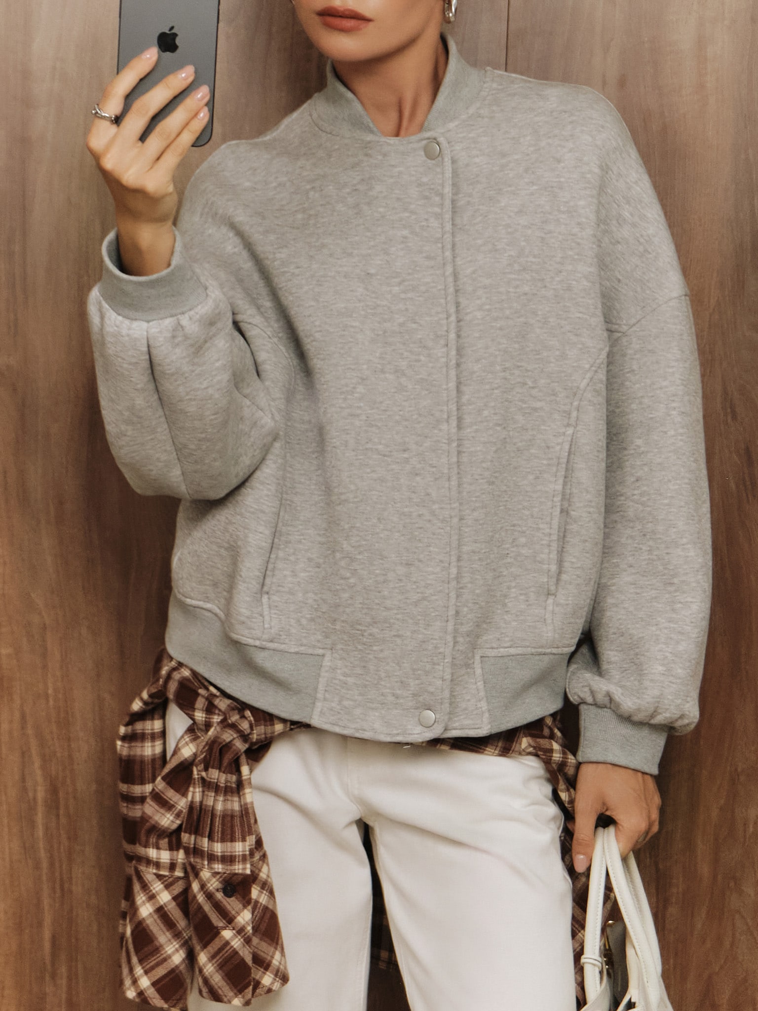 Трикотажный бомбер свободного кроя