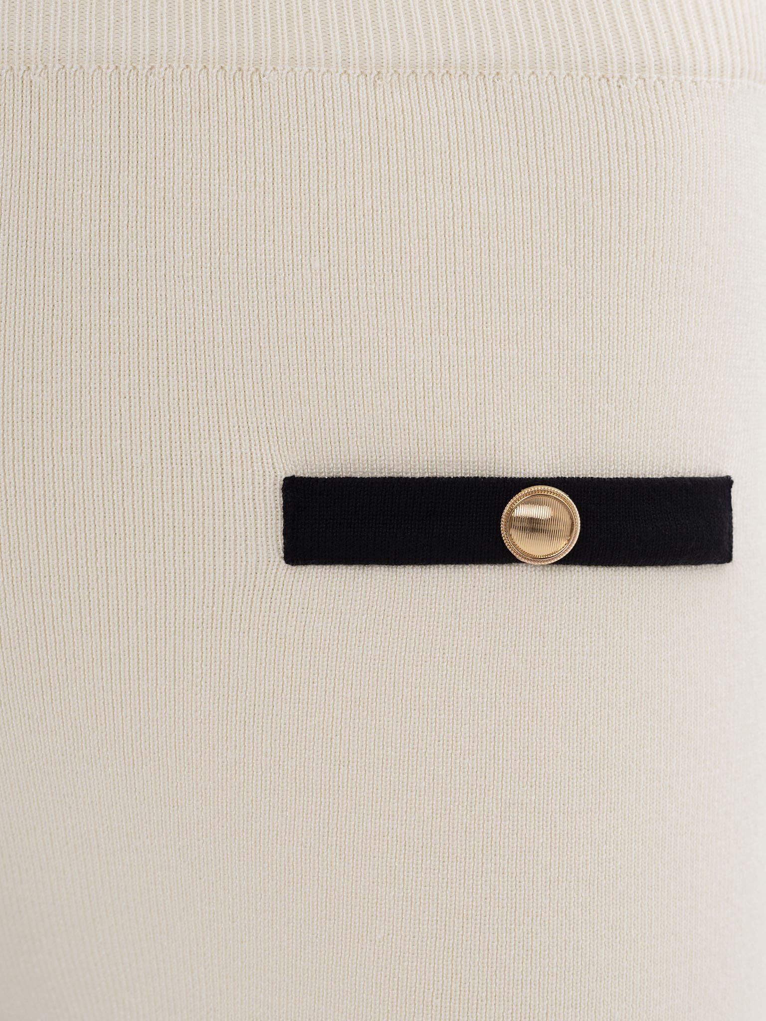 Mini knitted shorts with contrasting details