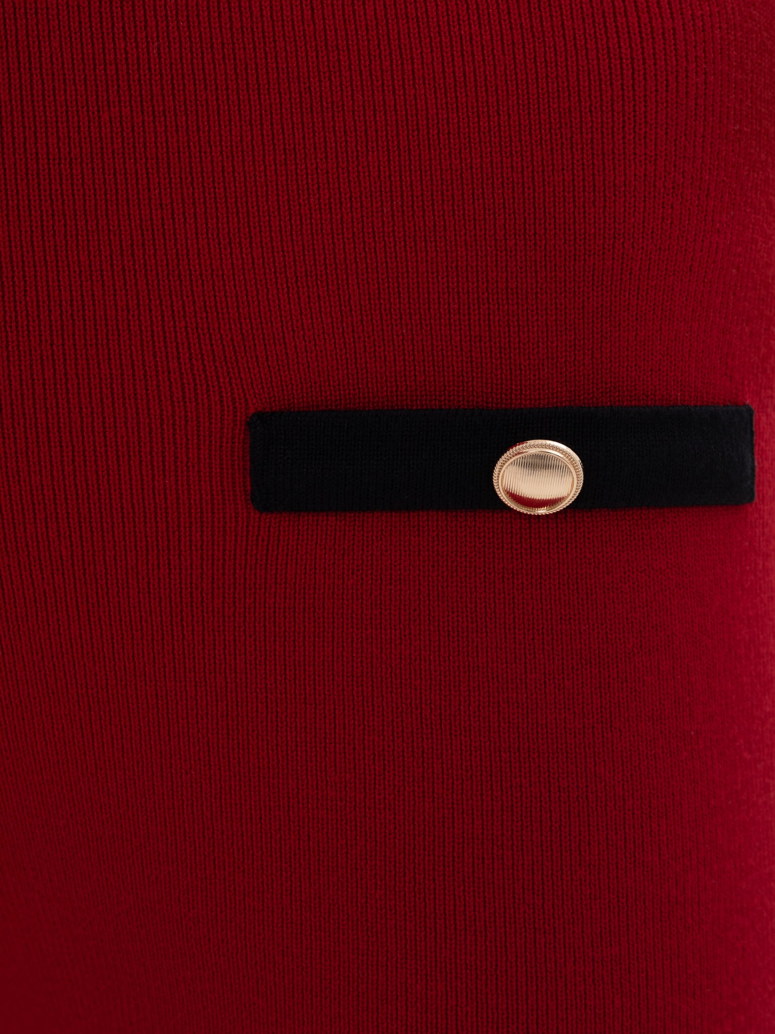 Mini knitted shorts with contrasting details