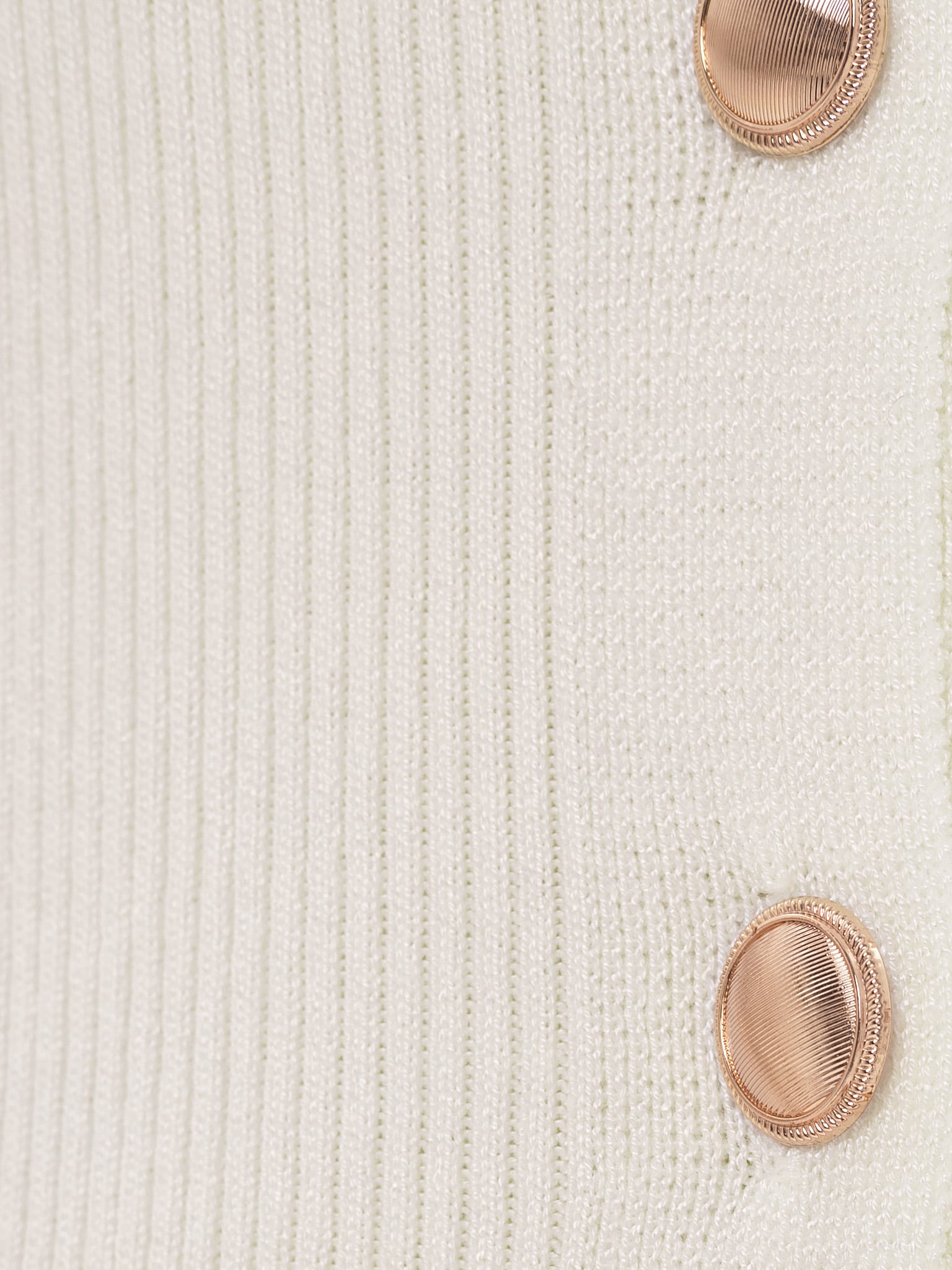 Трикотажное платье миди с пуговицами спереди и ремнем в тон