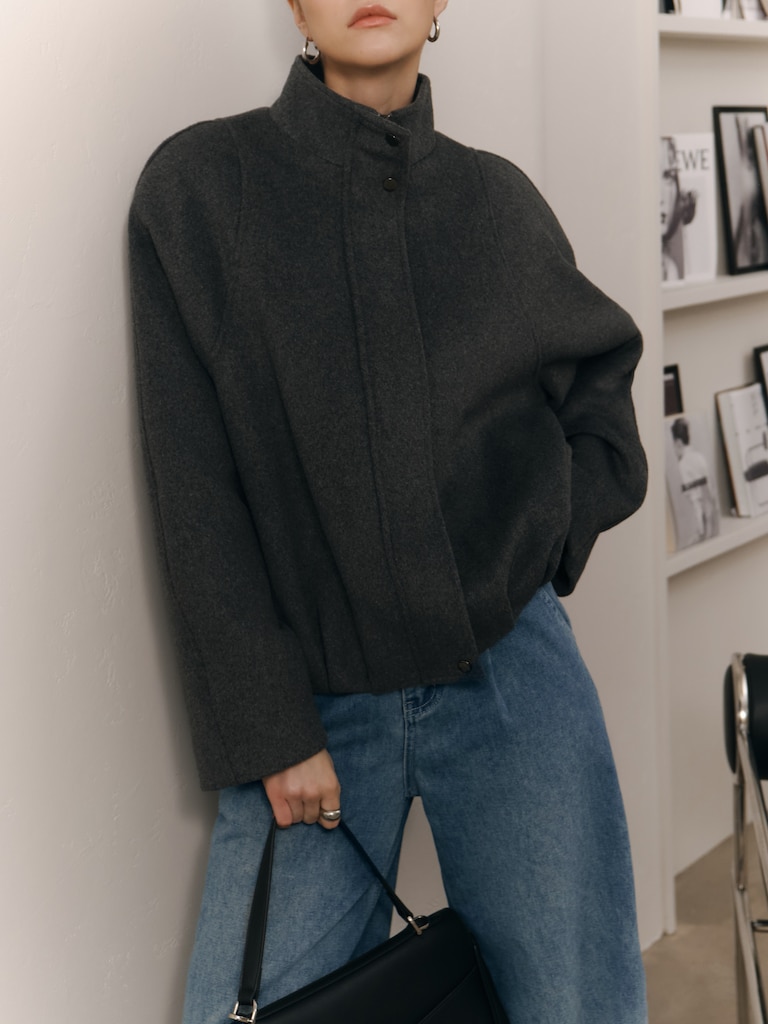 Loose bomber in woollen fabric