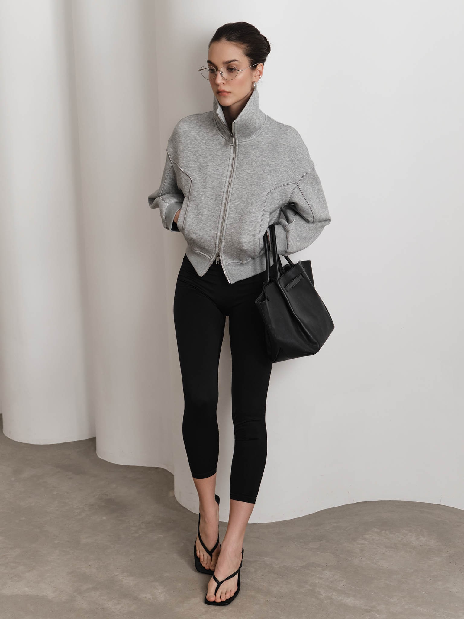 Худи с высоким воротником на молнии