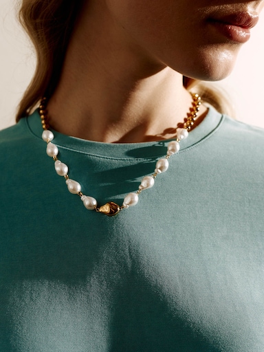 Золотистый