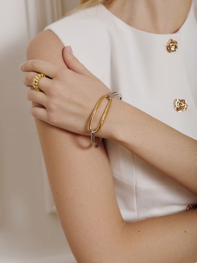 Серебристый