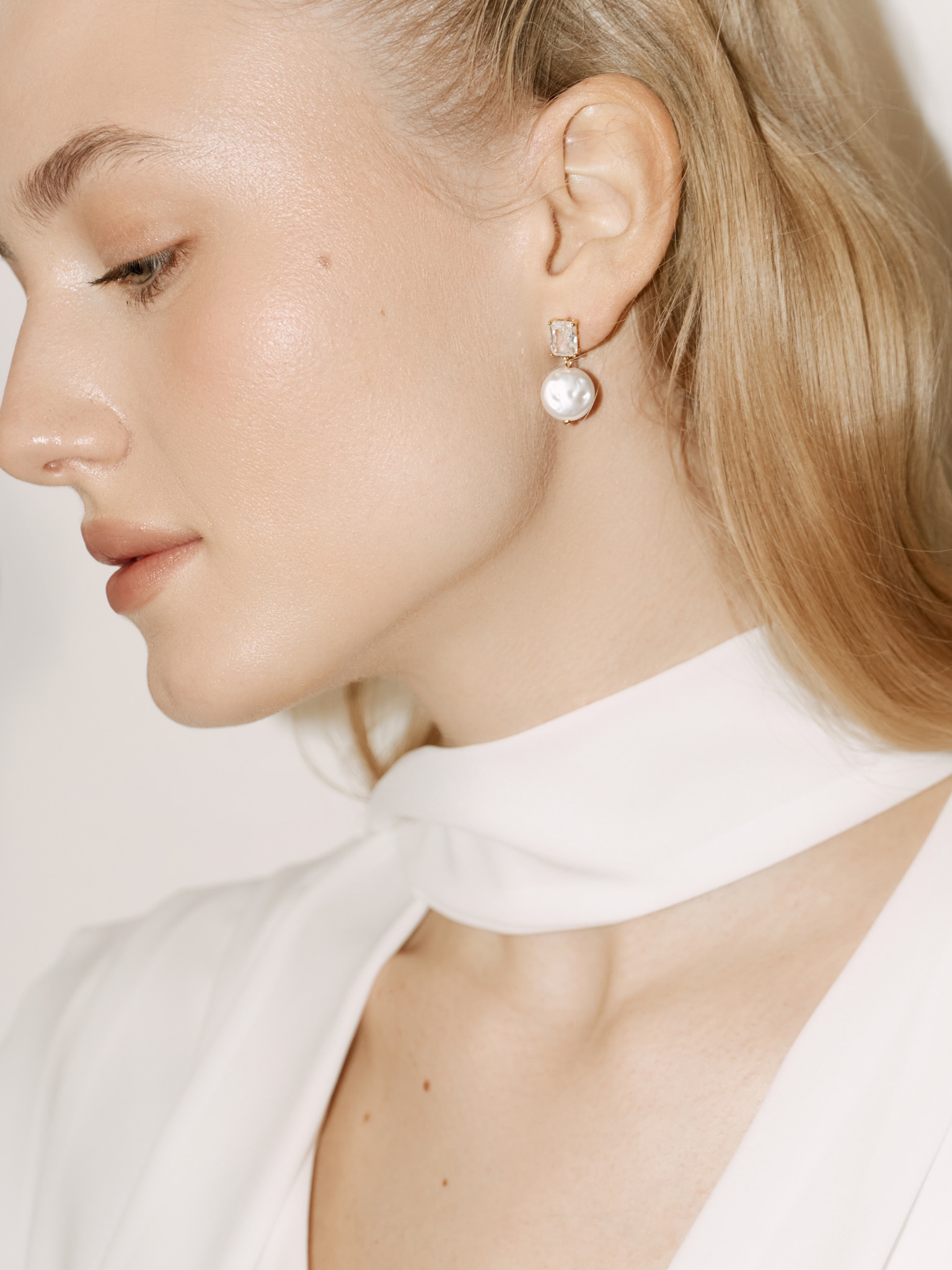 Kolczyki sztyfty z dużymi kamieniami i perłami